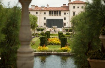 Vizcaya-front-garden-zoom